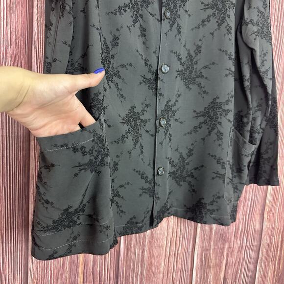 CP Shades Womens Top Size Large Gray Embroidered Oversized Button Up Pockets - Picture 5 of 6